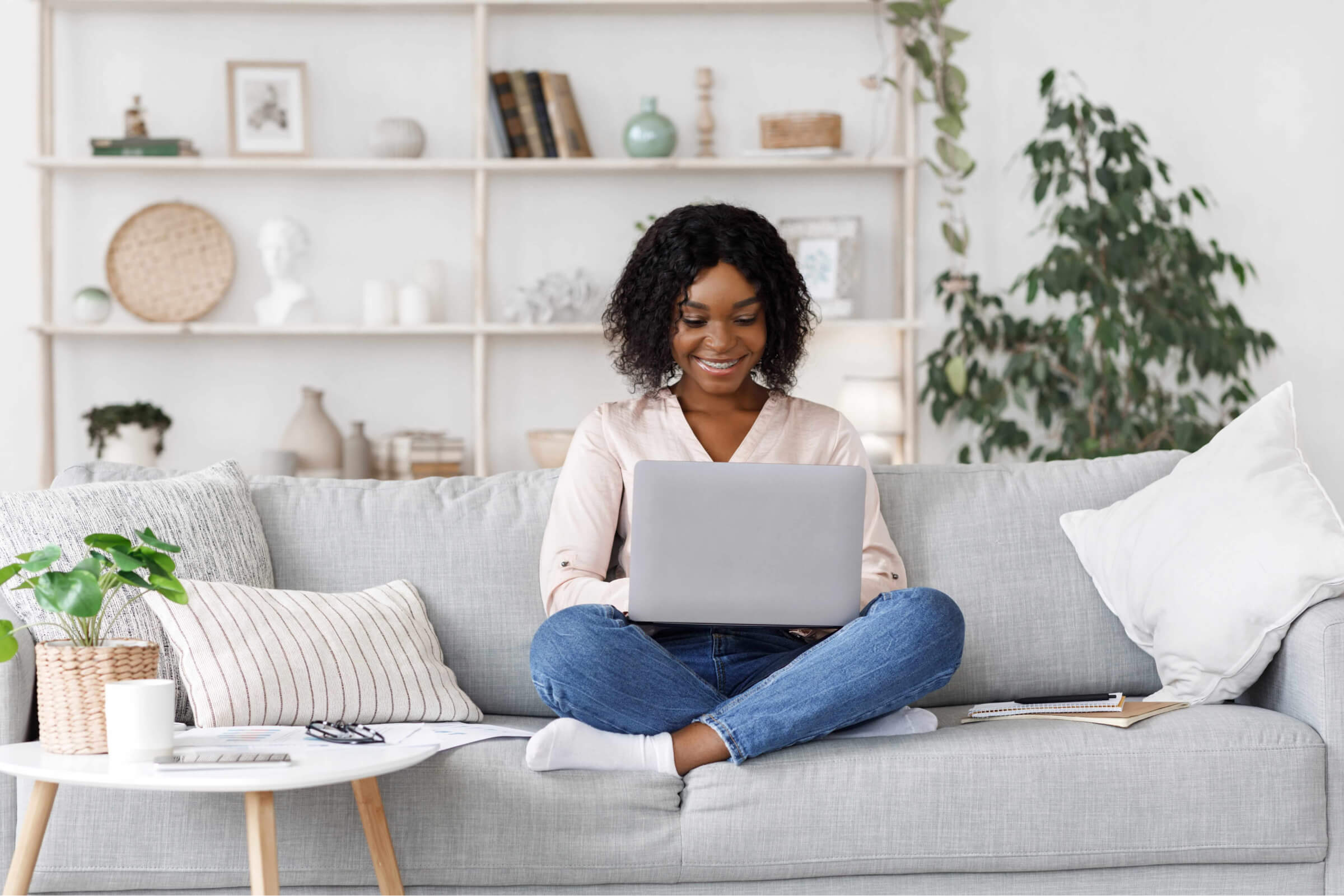 young women on couch with laptop elearning